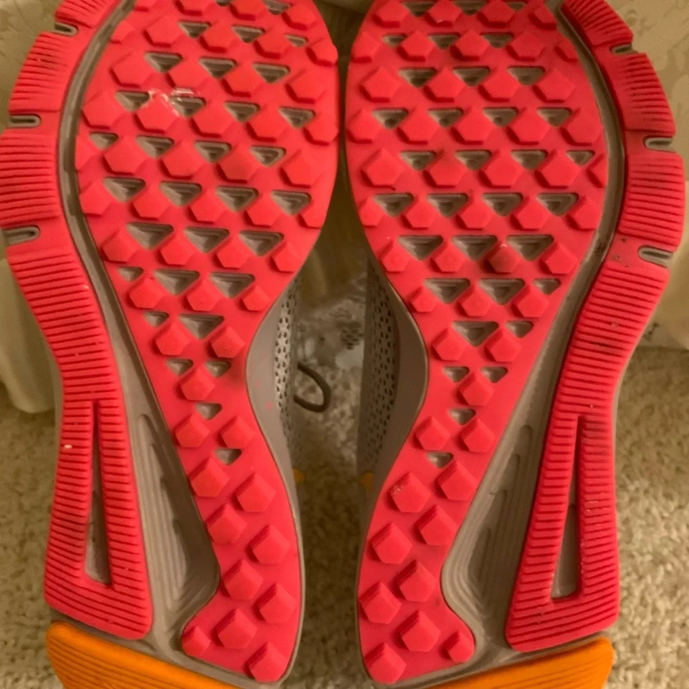 NIKE QUEST WOMENS SNEAKERS